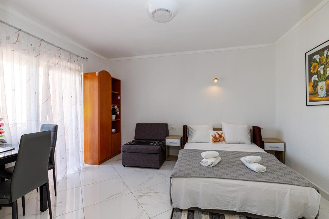 Genoa Rooms Пореч Экстерьер фото
