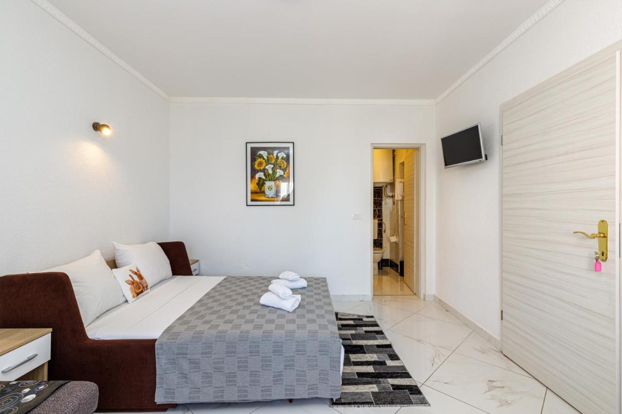 Genoa Rooms Пореч Экстерьер фото